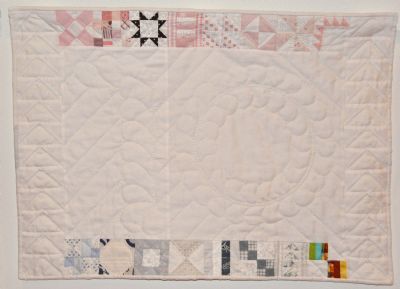 Thema 10<br />zum 10-jährigen Jubiläum Scrat Quilter <br />maschinengenäht, handgequiltet<br />63 x 90 cm